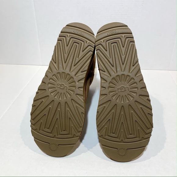 UGG Clsssic Short II Chestnut. Available In Size 6. - Picture 5 of 5